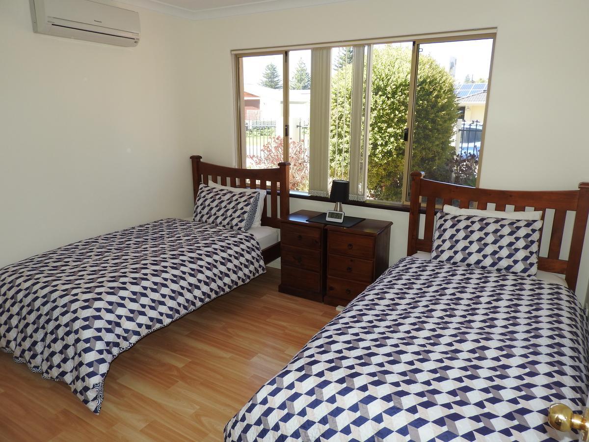 רוקינגהאם The Royal Dolphin Bed & Breakfast Safety Bay מראה חיצוני תמונה