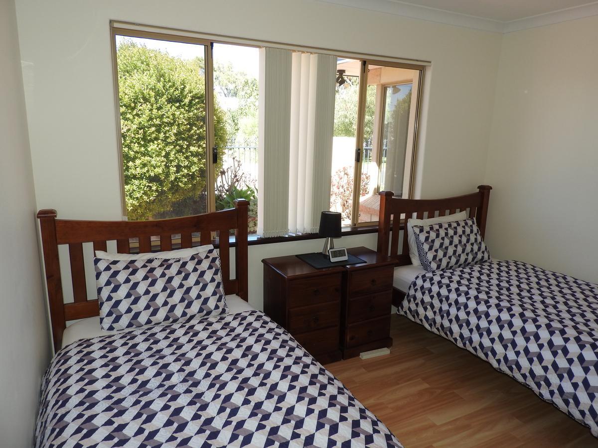 רוקינגהאם The Royal Dolphin Bed & Breakfast Safety Bay מראה חיצוני תמונה