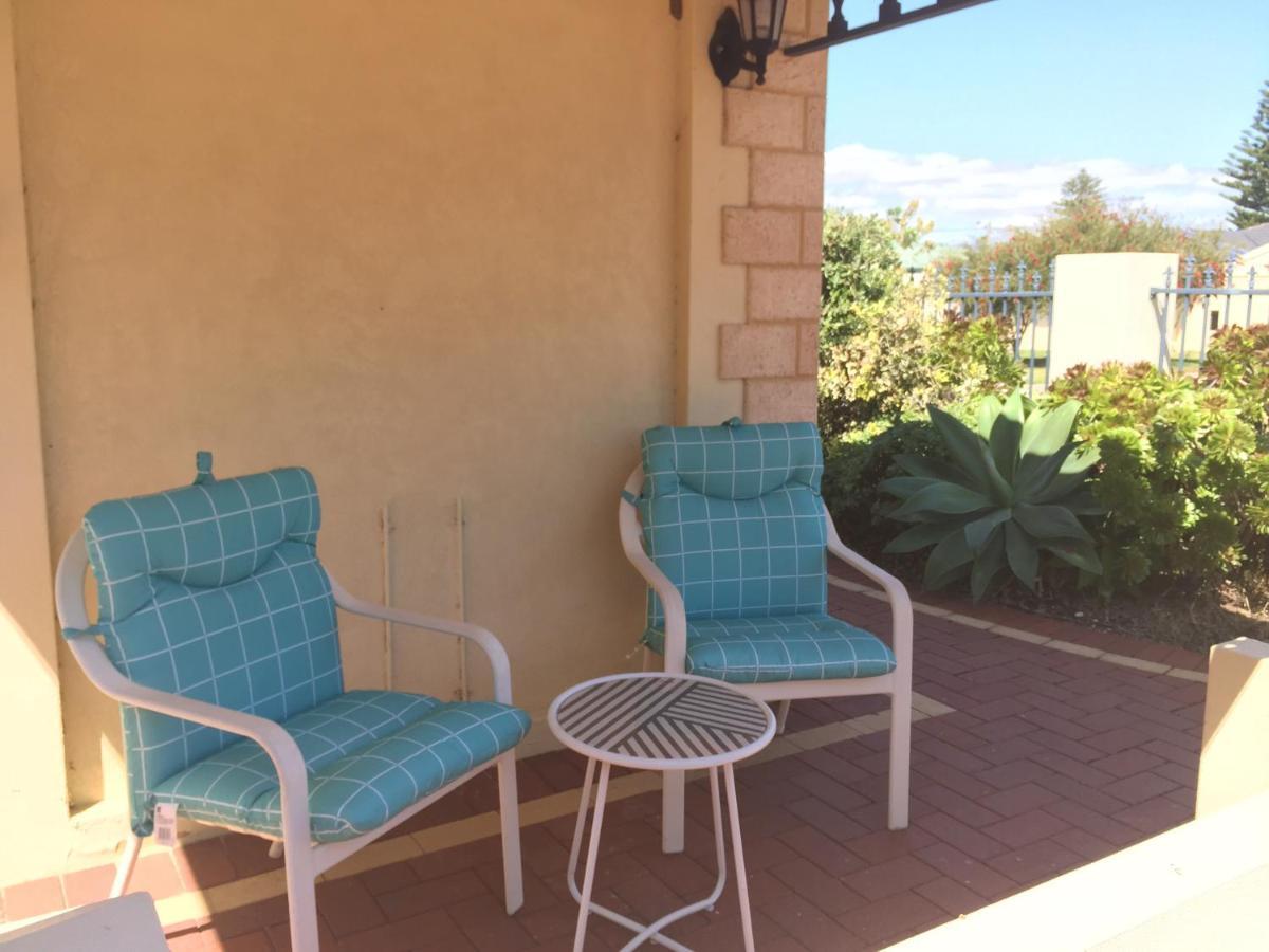 רוקינגהאם The Royal Dolphin Bed & Breakfast Safety Bay מראה חיצוני תמונה